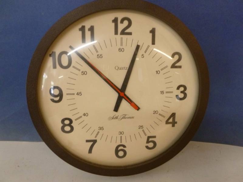 lot 118 image: Wall Clock