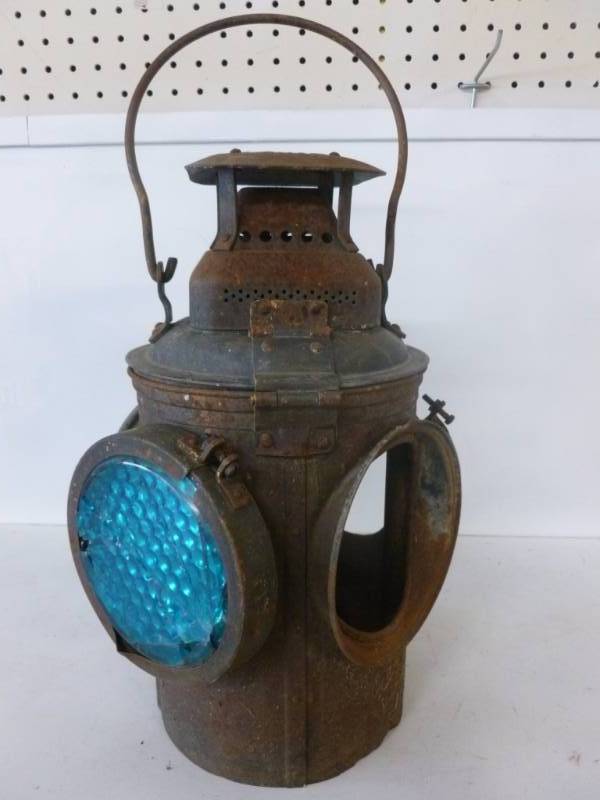 lot 124 image: Vintage Railroad Light