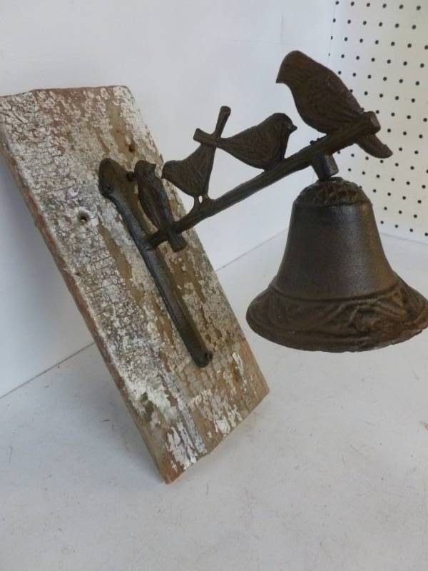 lot 141 image: Cast Iron Dinner Bell