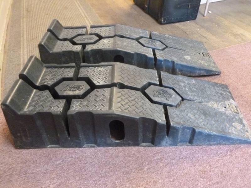 lot 153 image: Car Ramps