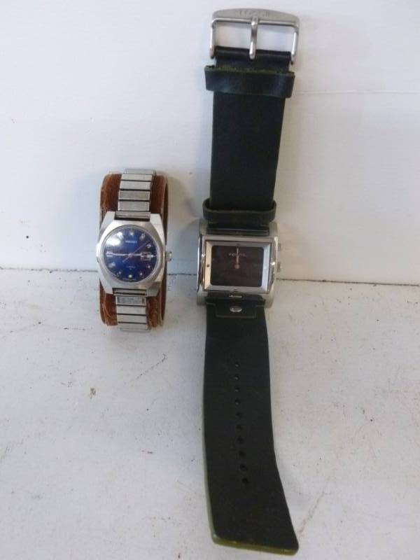 lot 201 image: Watches