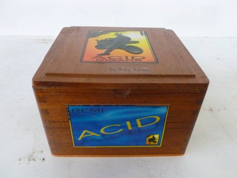 lot 204 image: Cigar Box