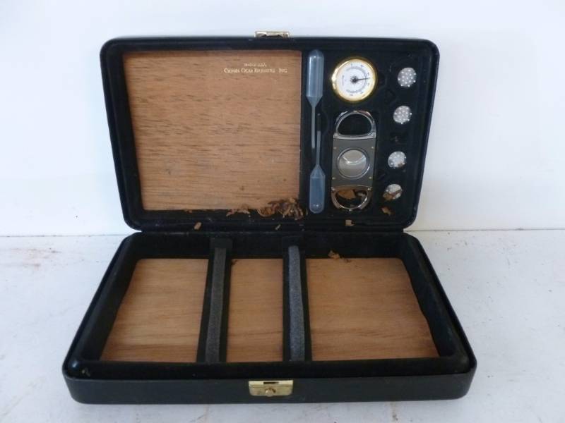 lot 205 image: Cigar Kit