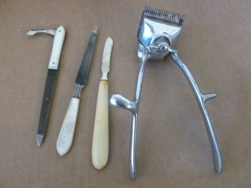 lot 220 image: Vintage Hair Clipper