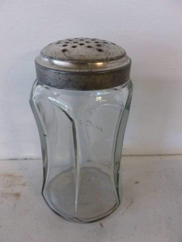 lot 222 image: Vintage Kitchen