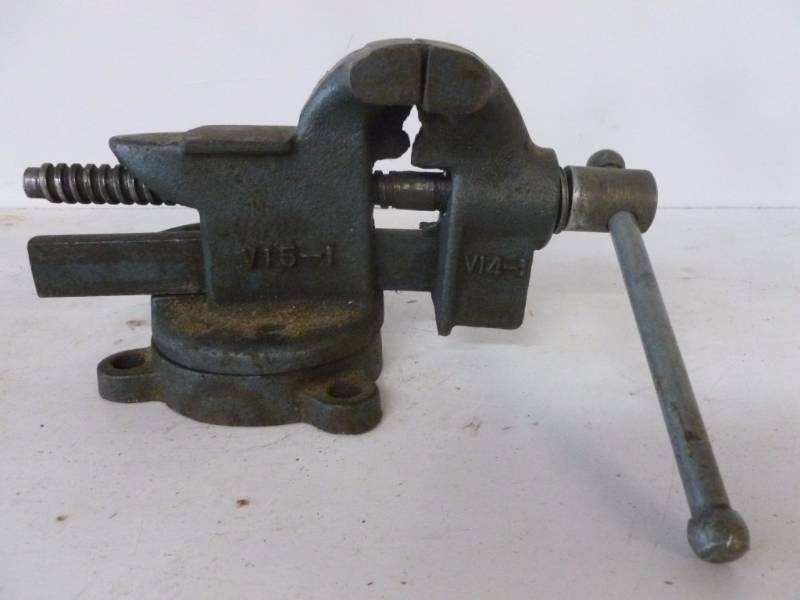 lot 260 image: Bench Vise