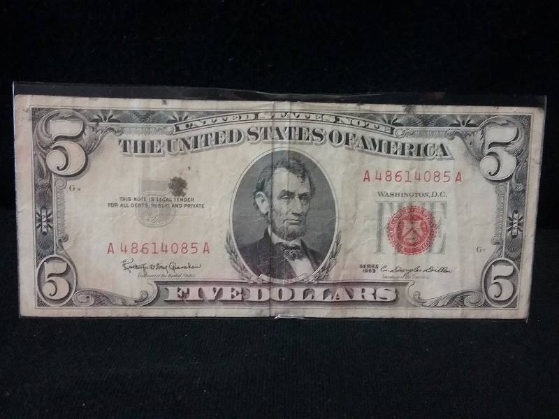 lot 44 image: Series 1963 Red Seal $5 Note and 1953 Red Seal $2 Note