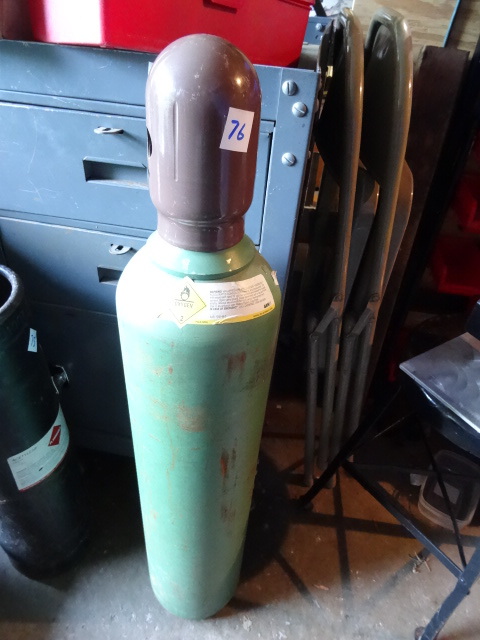Small Oxygen Tank,  Gauge Reads