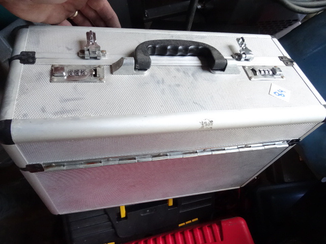 Aluminum Work Case.