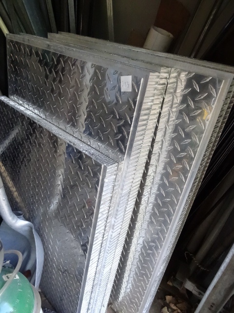 Honey Comb Aluminum Diamond Plate.