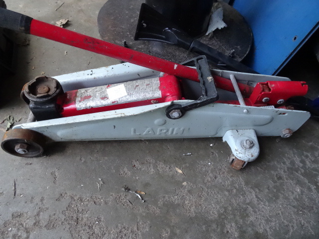 Larin 4000 Lb. Trolley Jack