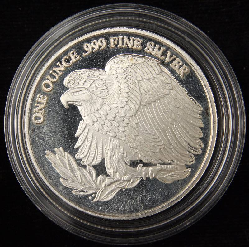lot 21 image: 1 TROY OZ. .999 FINE SILVER SAINT GAUDENS DESIGN IN AIRTITE HOLDER