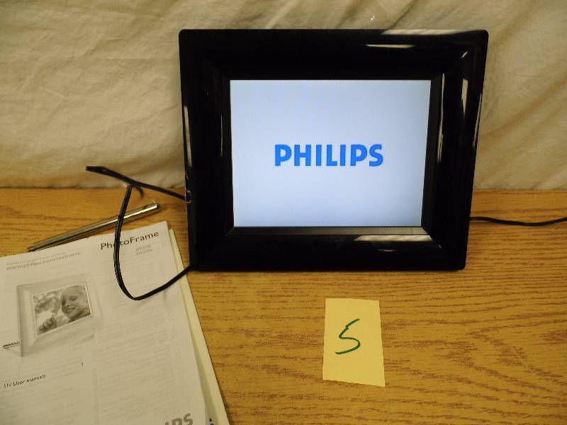 lot 5 image: Phillips Photo Frame