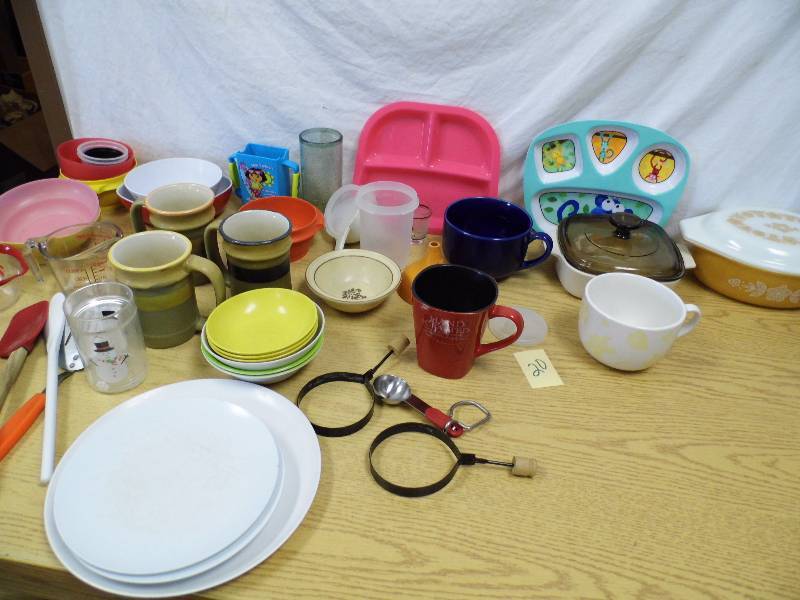lot 20 image: Pyrex - Kitchen Misc
