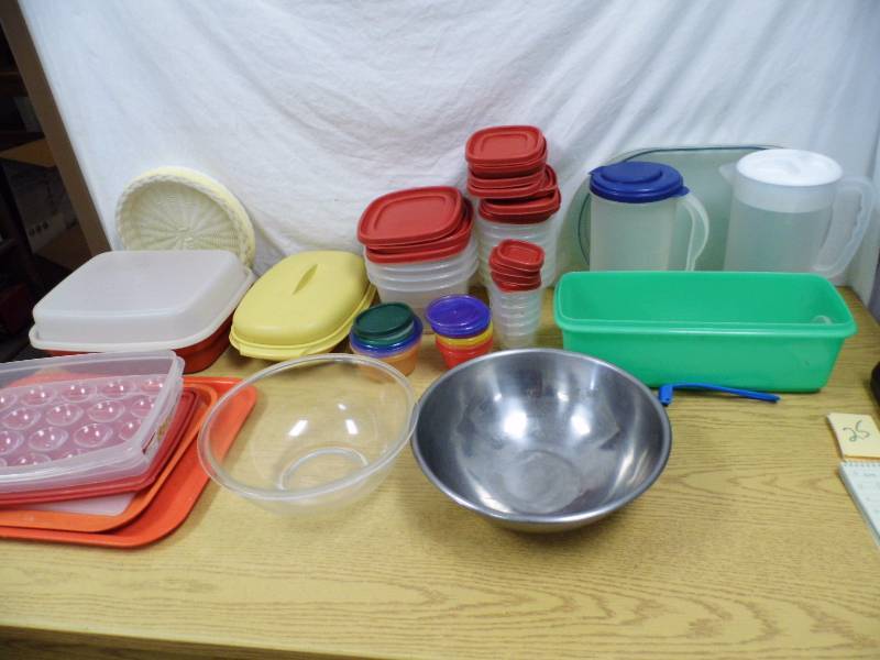 lot 25 image: Tupperware