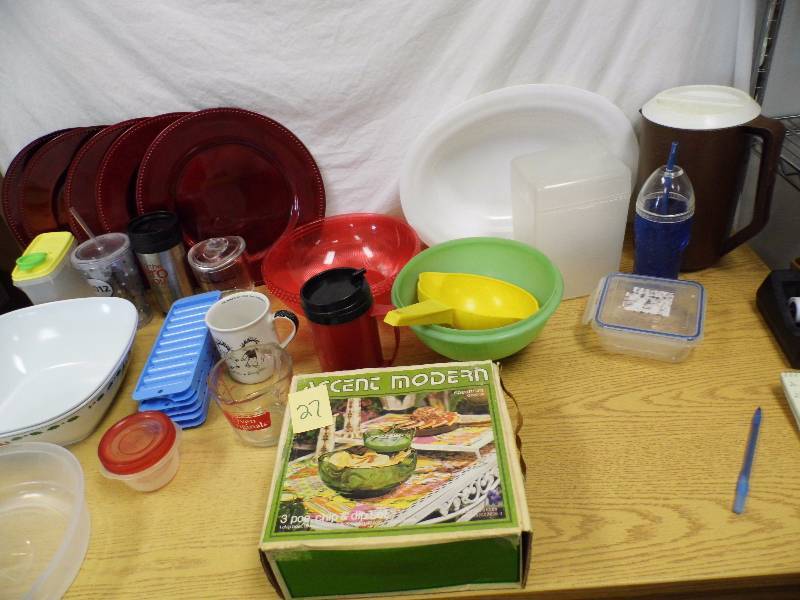 lot 27 image: Kitchen Containers