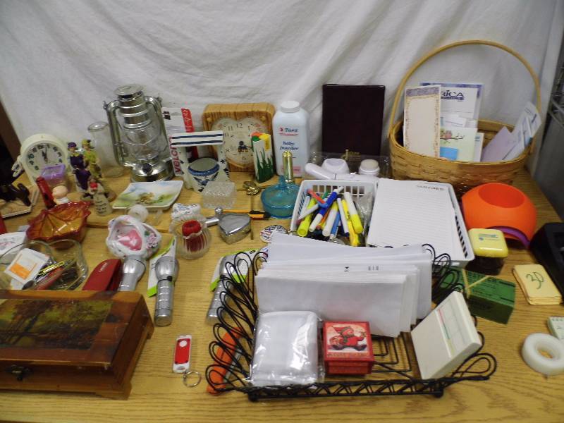 lot 30 image: Office - Knick Knacks