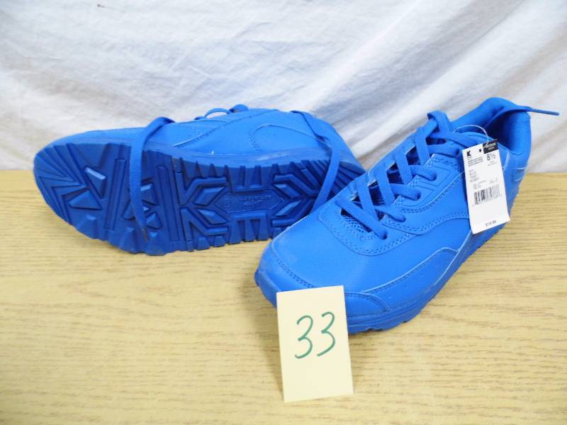 lot 33 image: New Converse Tennis Shoes
