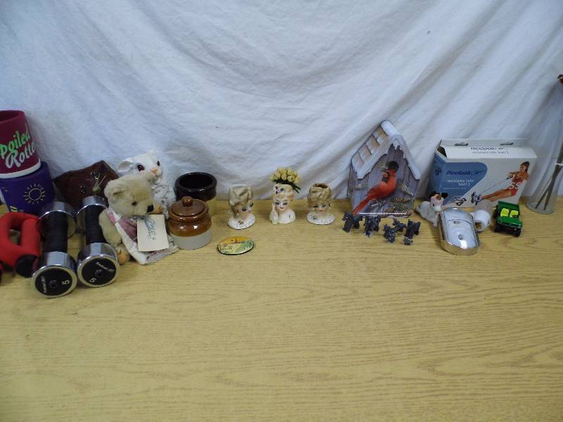 lot 50 image: Vintage Heads - Decor
