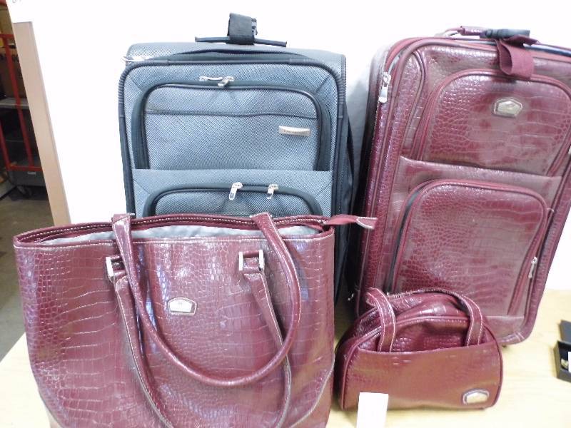 lot 68 image: Luggage