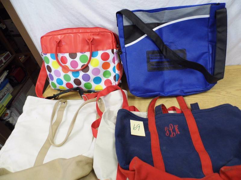 lot 69 image: Totes - Space Bags