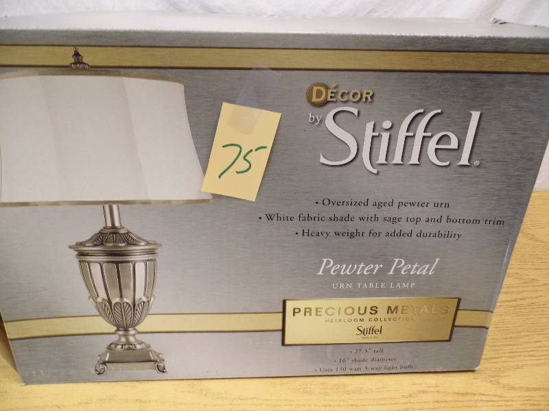 lot 75 image: New Lamp