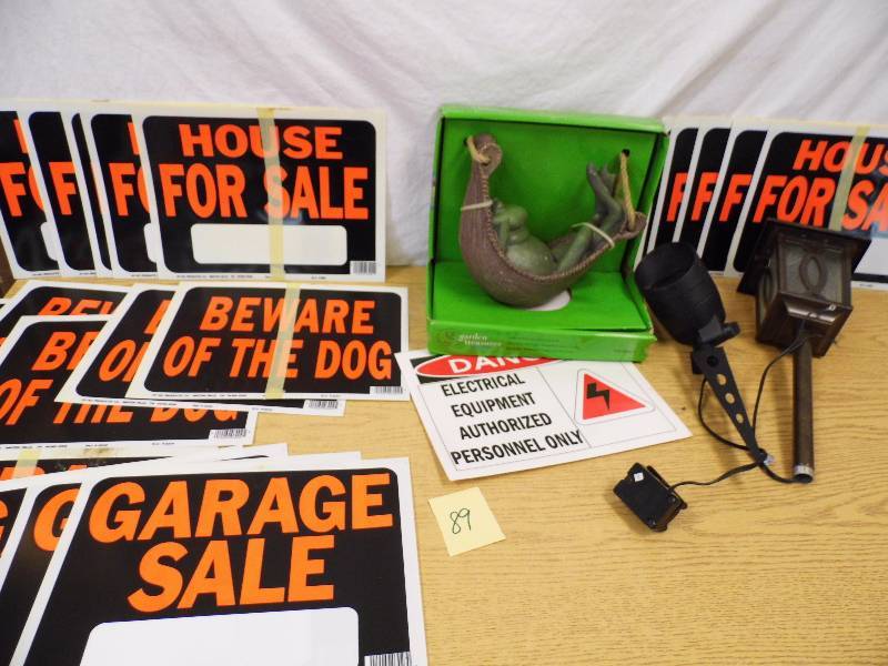 lot 89 image: Frog - Yard Signs - Yard Lights