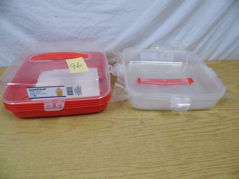 lot 96 image: 4 Cupcake  Muffin Holders
