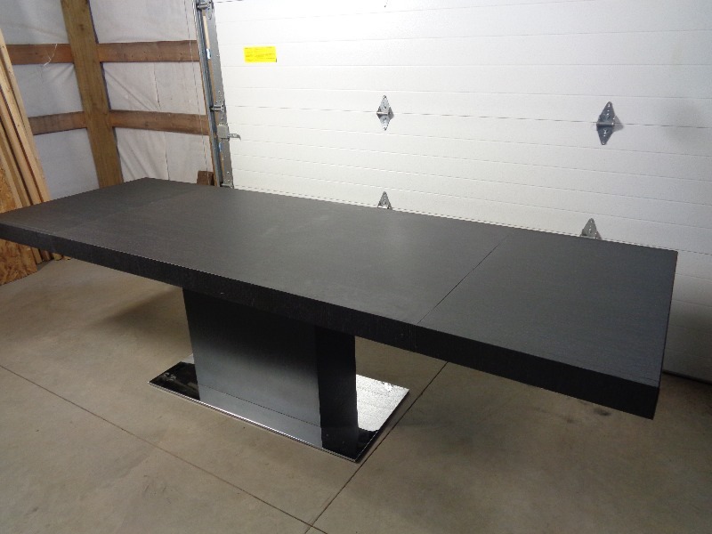 lot 9 image: Calligaris Extendable Dining Table