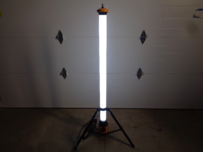 lot 7 image: New 60 Inch LED Job Site Light