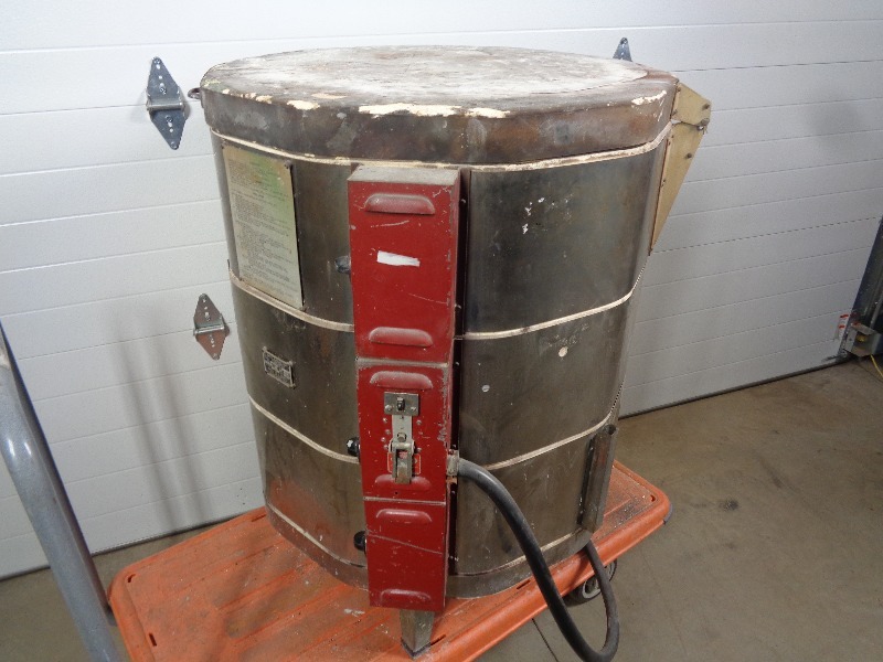 lot 15 image: Skutt Pottery Kiln