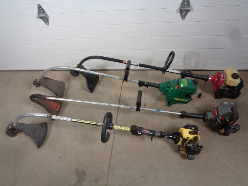 lot 16 image: String Trimmers