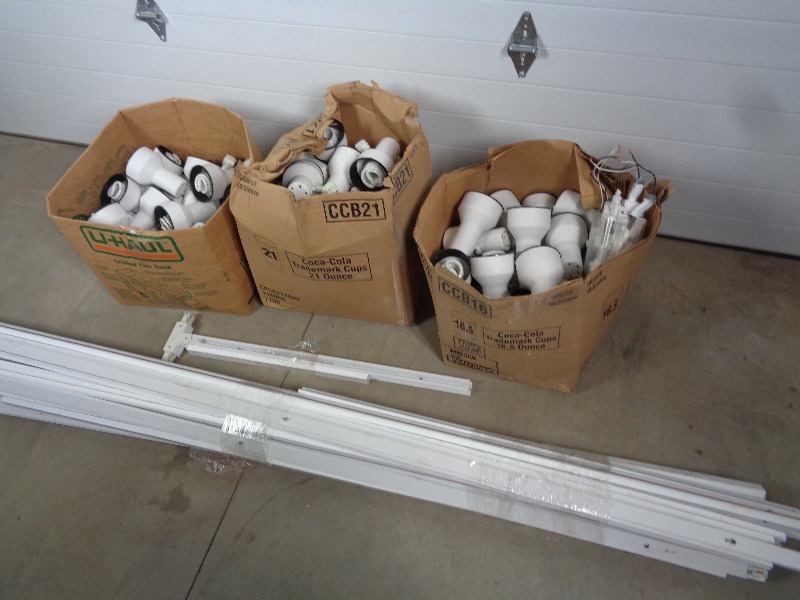 lot 18 image: Large Lot of Track Lighting