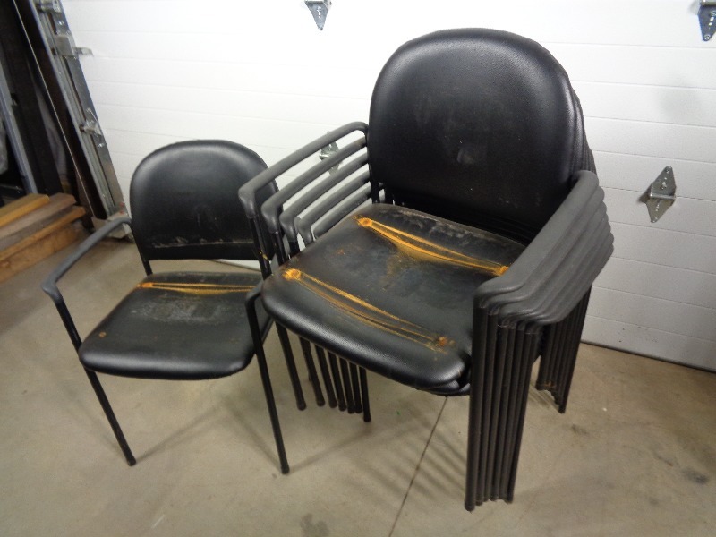 lot 19 image: 8 Stacking Chairs
