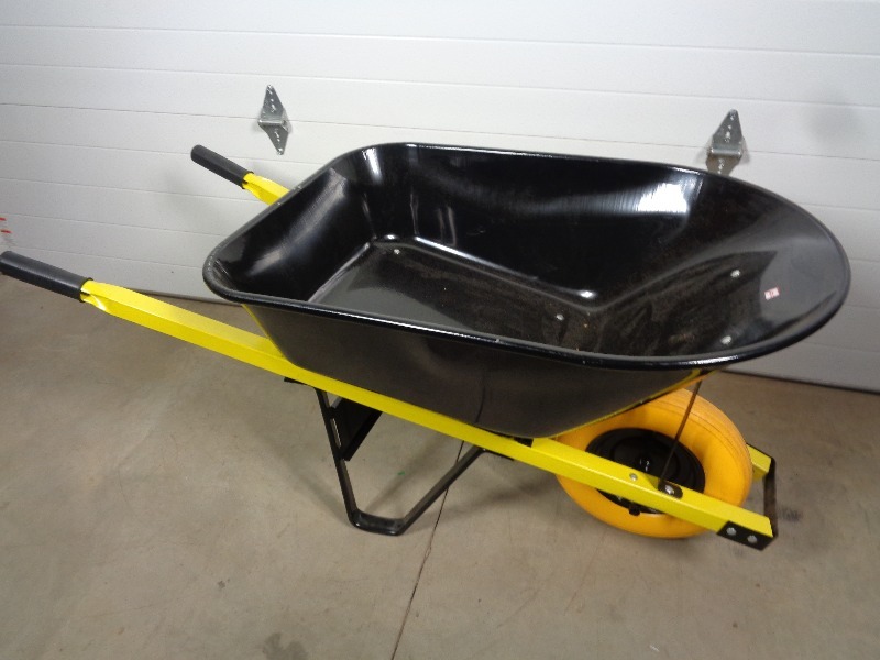 lot 5 image: Brand New Wheel Barrow with Flat Free Tire