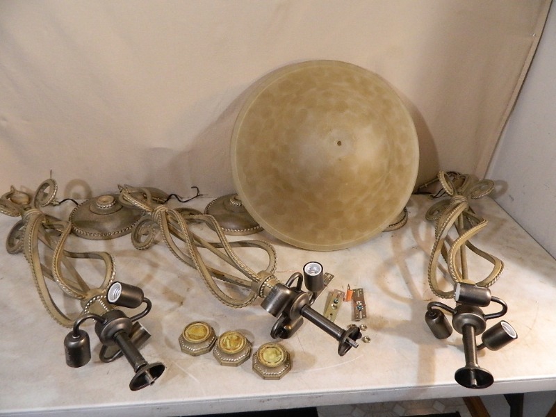 lot 35 image: 3 Pretty Hanging Light Fixtures