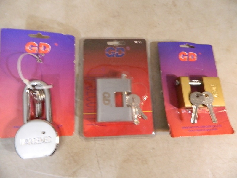 lot 54 image: 3 New Heavy Duty Locks