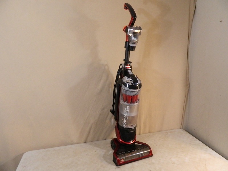 lot 75 image: Bissell Bagless Vacuum