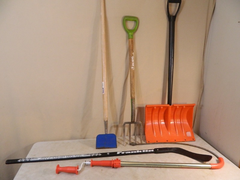 lot 77 image: Drain Cleaner, Long Handle Tools