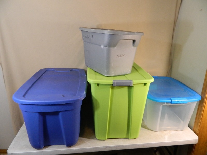 lot 90 image: 4 Totes with Lids