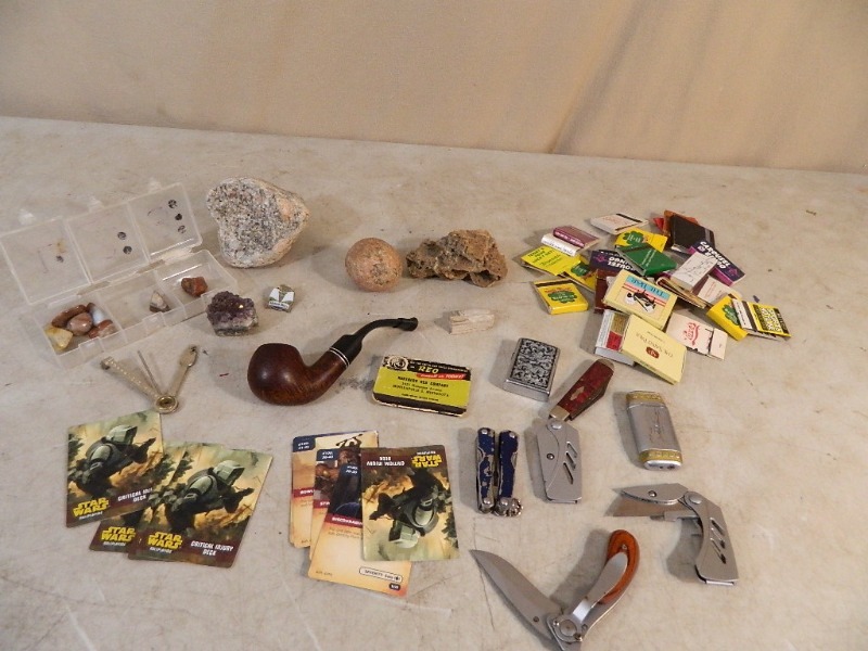 lot 118 image: Knives, Lighters, Gems, and More