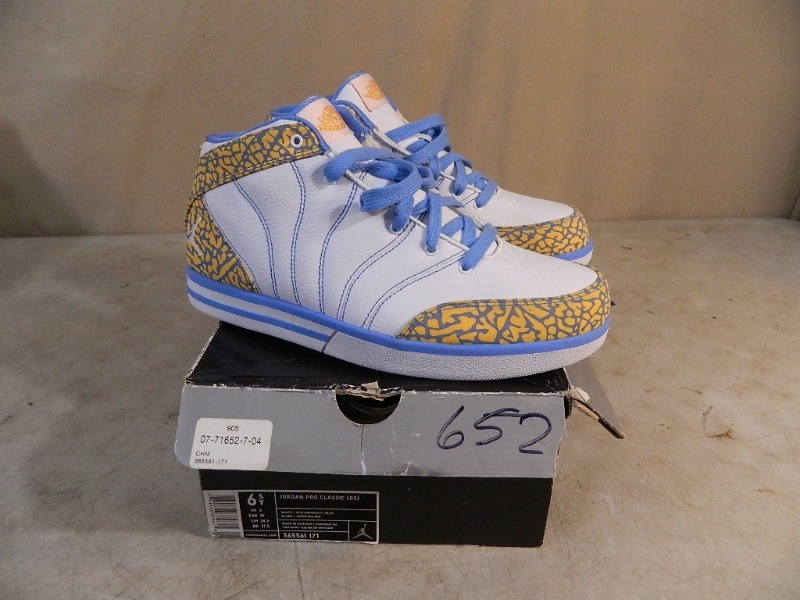lot 128 image: New Air Jordans in Box