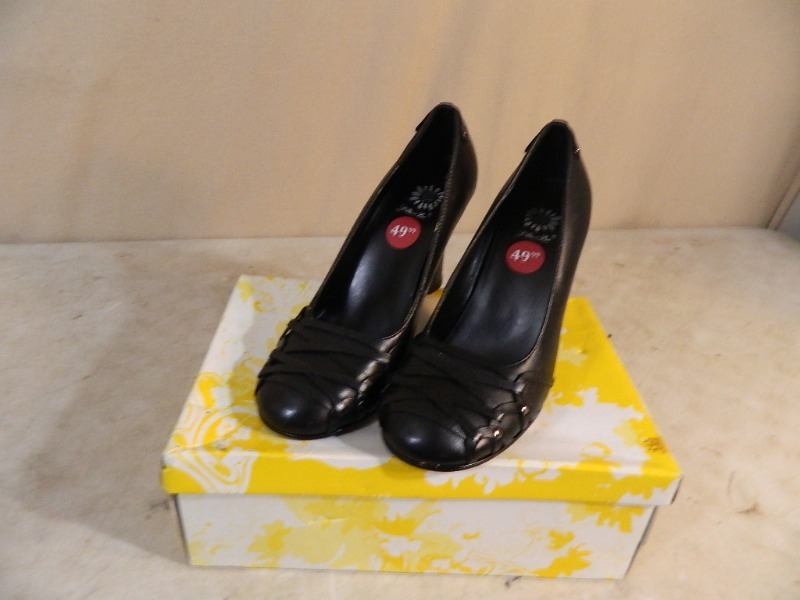 lot 132 image: New Womens Heels