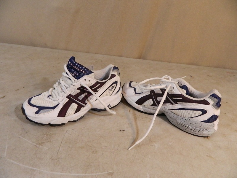 lot 152 image: New Womens Asics Shoes