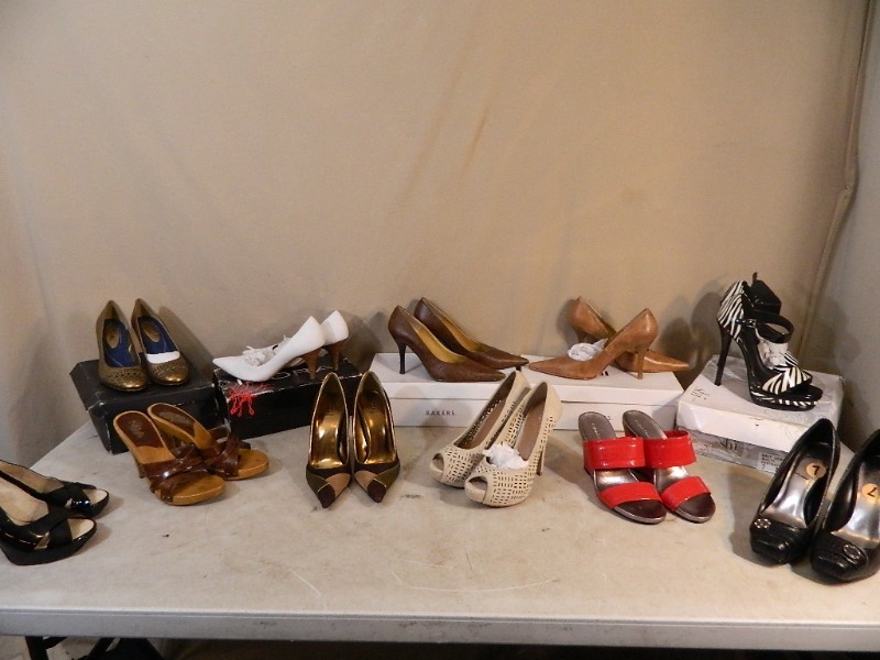 lot 162 image: 11 Pairs of Womens Shoes