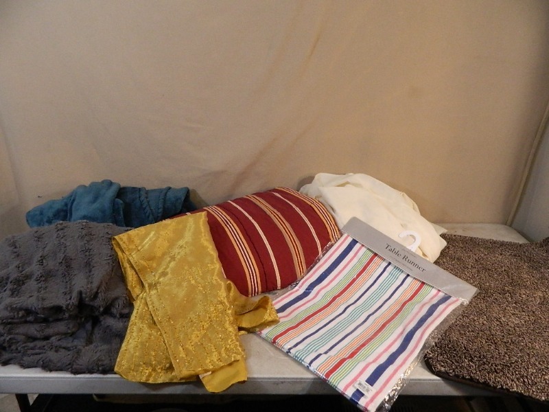 lot 173 image: Linens
