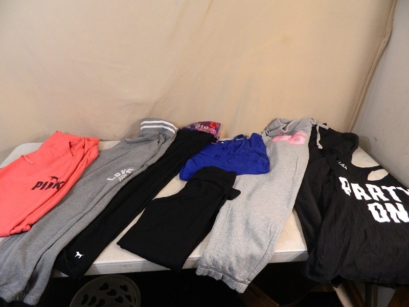 lot 177 image: Victorias Secret Pink Clothing