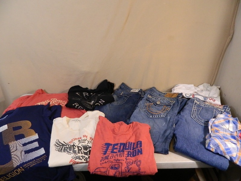 lot 179 image: True Religion Clothing