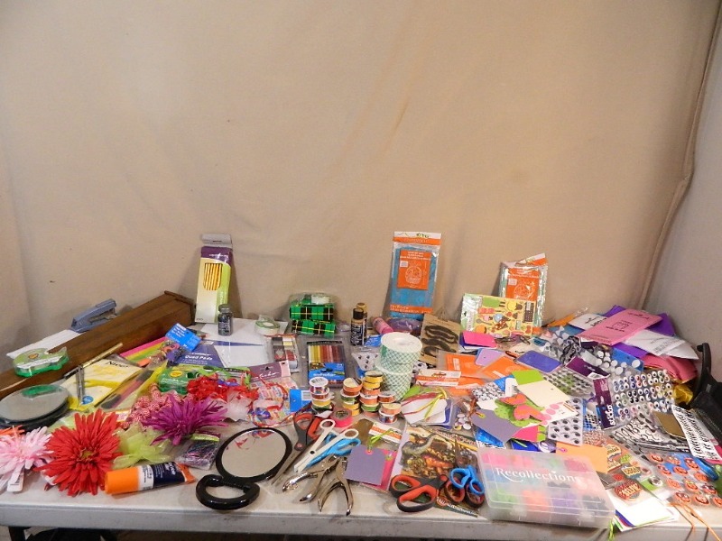 lot 195 image: Tons of Craft Items