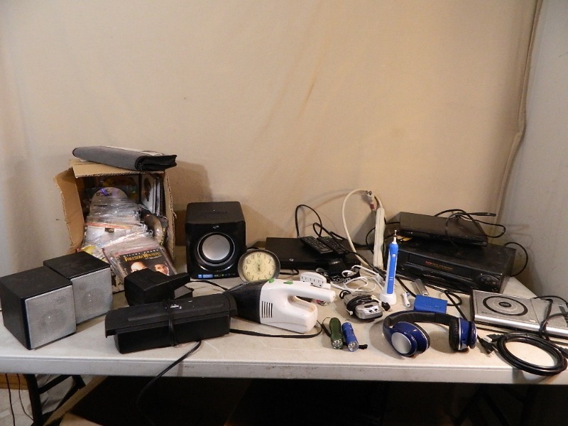 lot 207 image: Assorted Electronics